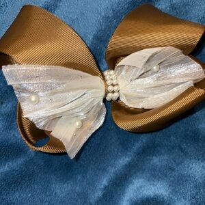 Elegant Brown and Cream Pearl-Accent Hair Bow
